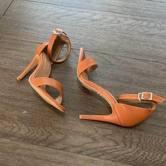 - NWT BURJU Zoe True Nude Classic Strappy Heeled Sandals | size 8.5
