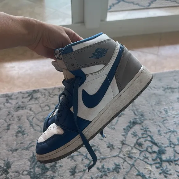 Air Jordan Nike Air Sneakers 7Y Blue and White