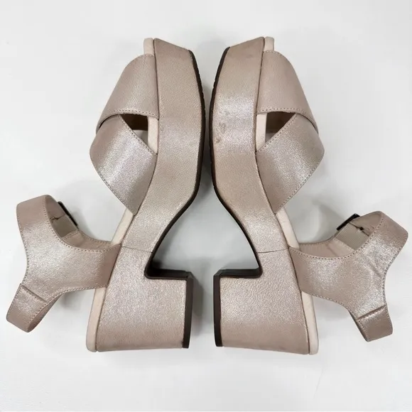 Chocolat Blu Ginny Platform Criss Cross Chunky Sandals Champagne Leather SZ 10