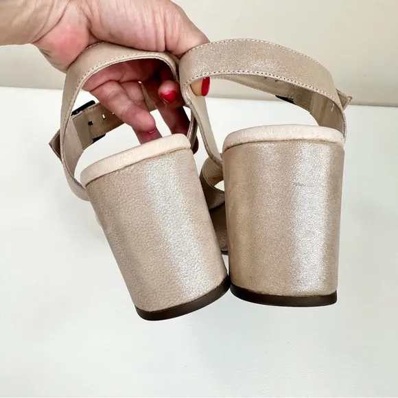 Chocolat Blu Ginny Platform Criss Cross Chunky Sandals Champagne Leather SZ 10