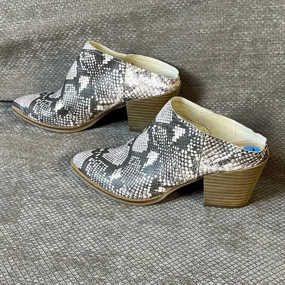 Dolce Vita Roya Slip Boot Snake Print Mules size 7.5. EUC