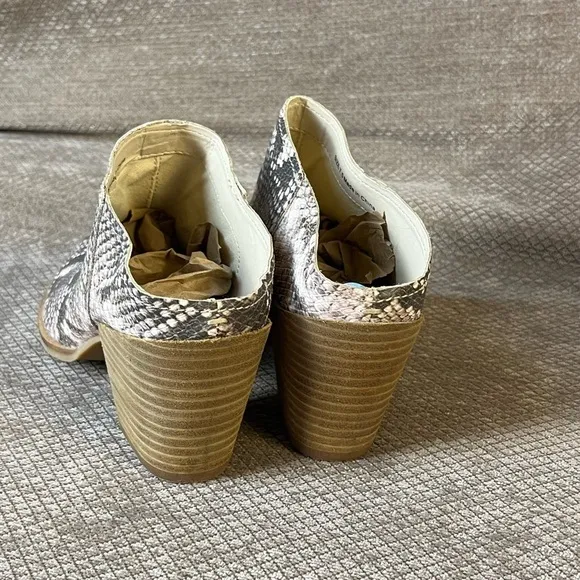 Dolce Vita Roya Slip Boot Snake Print Mules size 7.5. EUC