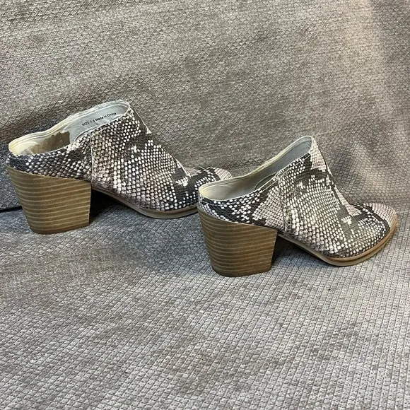 Dolce Vita Roya Slip Boot Snake Print Mules size 7.5. EUC