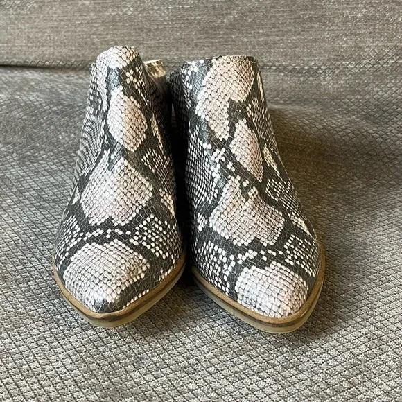 Dolce Vita Roya Slip Boot Snake Print Mules size 7.5. EUC