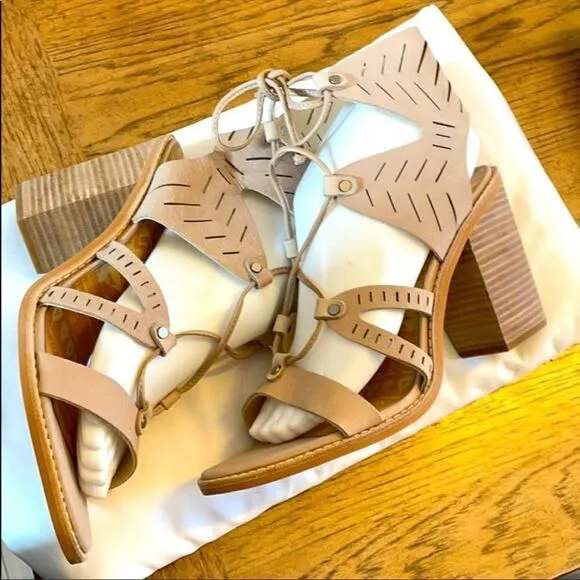 DOLCE VITA STRAPPY NUBUCK SANDALS.  NEW.