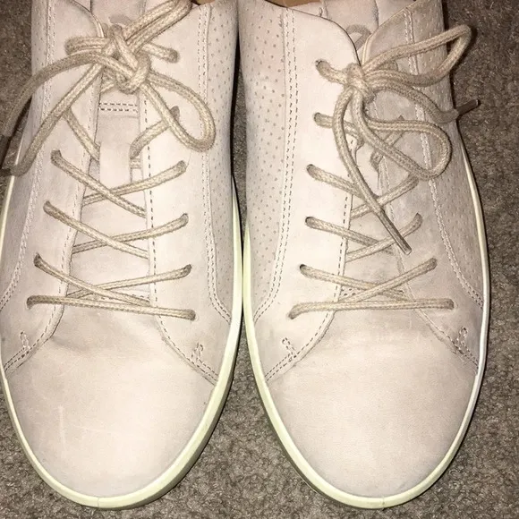 ECCO Men’s Soft 8 Moonrock Perforated Leather Sneakers