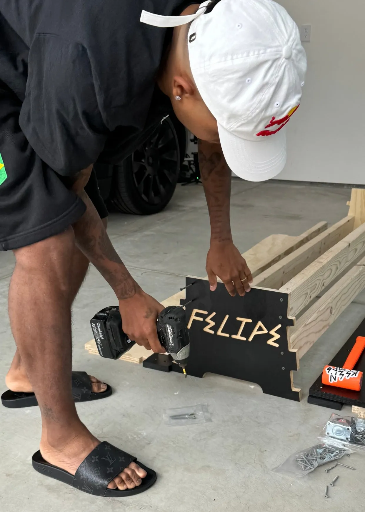 Felipe Gustavo Signature Ledge