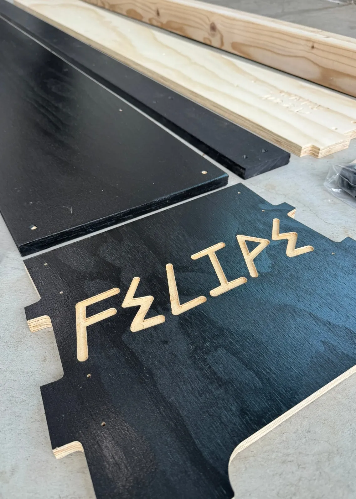 Felipe Gustavo Signature Ledge