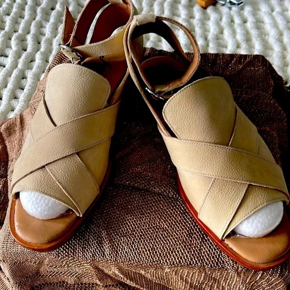 Free People size 9. “Catalina”beige,leather, strappy sandals. Ankle strap. EUC
