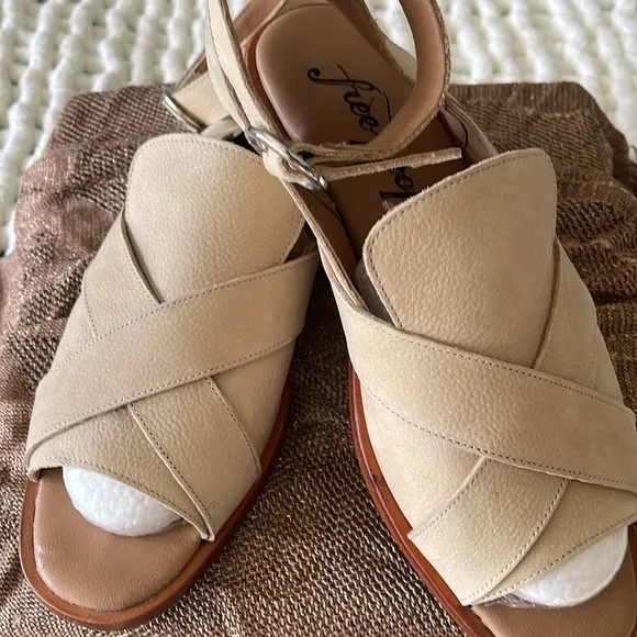 Free People size 9. “Catalina”beige,leather, strappy sandals. Ankle strap. EUC