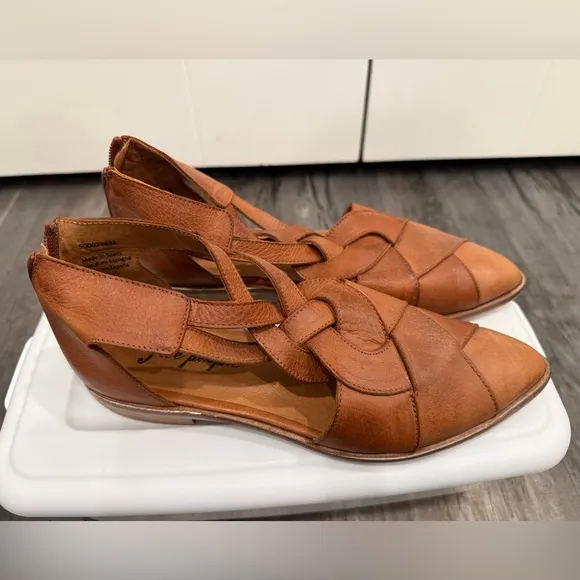 Free People Wanderlust Flat, size 39, tan Leather, great condition Gently used