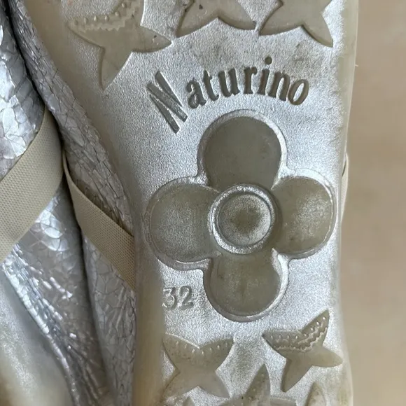 Girls’ Naturino Crackled Dressy Silver Ballet Flats-Size 32
