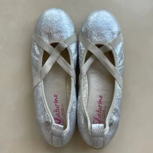 Girls’ Naturino Crackled Dressy Silver Ballet Flats-Size 32