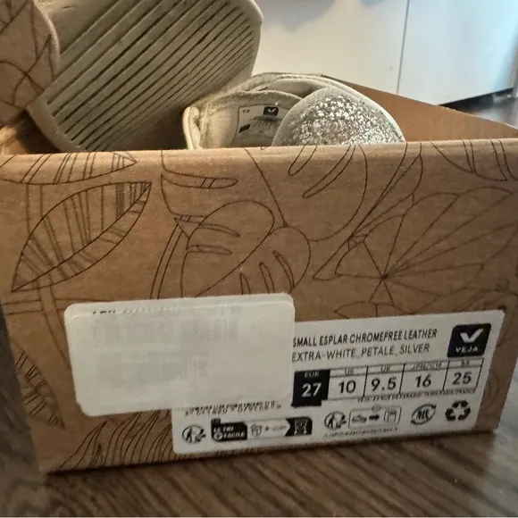 Girls size 10 Veja sneakers