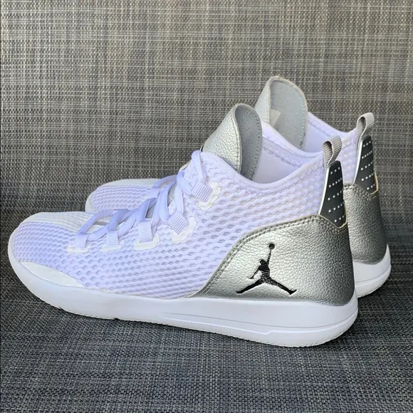 Jordan Reveal White Silver GS Sneakers High-Top 834126-100 Youth size 6.5