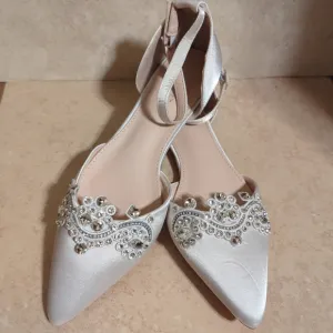 Kailee P. Bella White Satin Embellished‎ Pointed toe Flats size 10