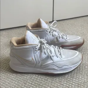 Men’s Nike Kyrie Baske Sneakers