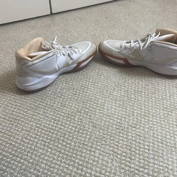 Men’s Nike Kyrie Baske Sneakers