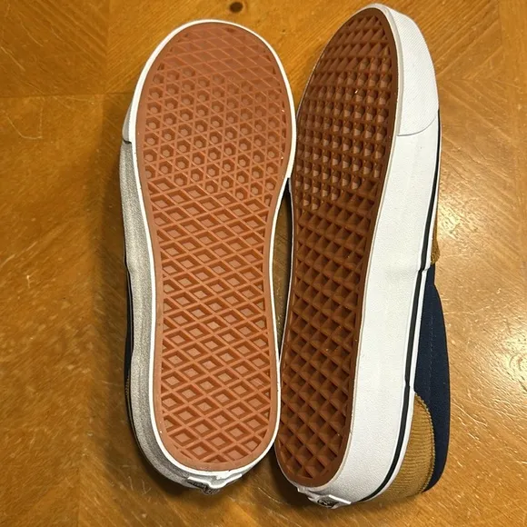 Men’s VANS Era Sneakers Skateboarding Corduroy / Blue Size 10 NEW