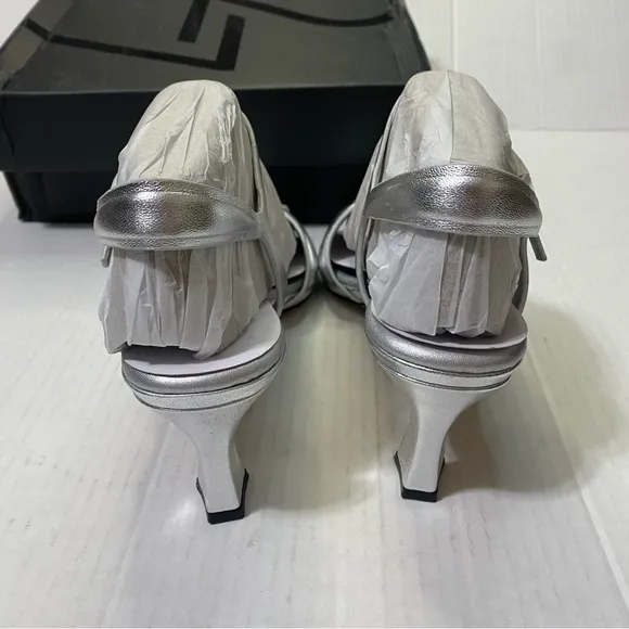 Naturalizer 27 Edit Grace Dress Sandal Silver Leather Kitten Heel Size 8.5W Wide
