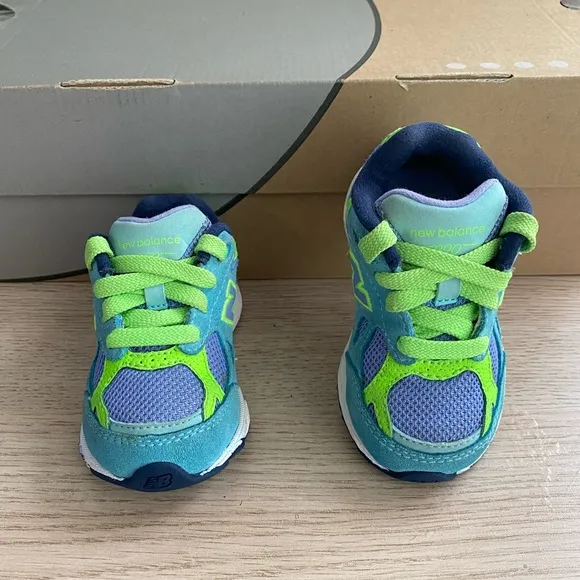 New Balance 990 Toddler Sneakers - SZ 5 C