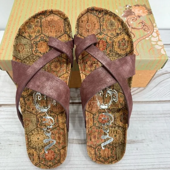 NEW Very G Crisscross Burgundy Wine Metallic Strappy Sandals Contoured Footbed