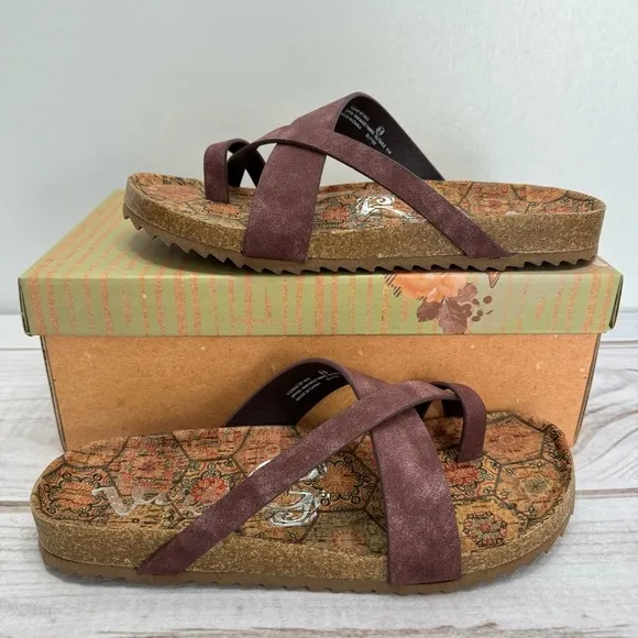 NEW Very G Crisscross Burgundy Wine Metallic Strappy Sandals Contoured Footbed
