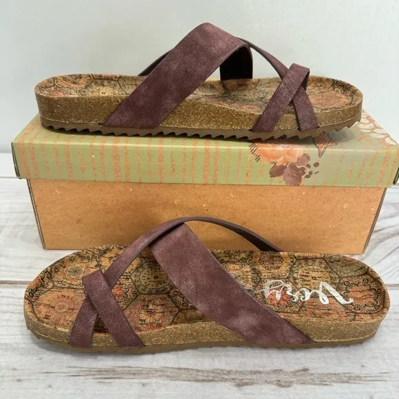 NEW Very G Crisscross Burgundy Wine Metallic Strappy Sandals Contoured Footbed
