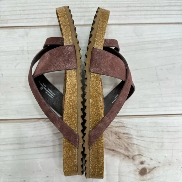 NEW Very G Crisscross Burgundy Wine Metallic Strappy Sandals Contoured Footbed