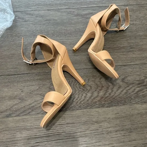 NWT BURJU Zoe True Nude shade 3 Classic Strappy Heeled Sandals | size 6