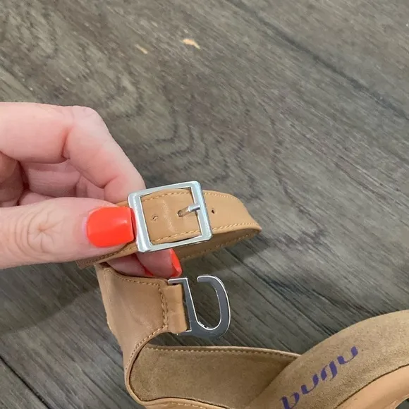 NWT BURJU Zoe True Nude shade 3 Classic Strappy Heeled Sandals | size 6