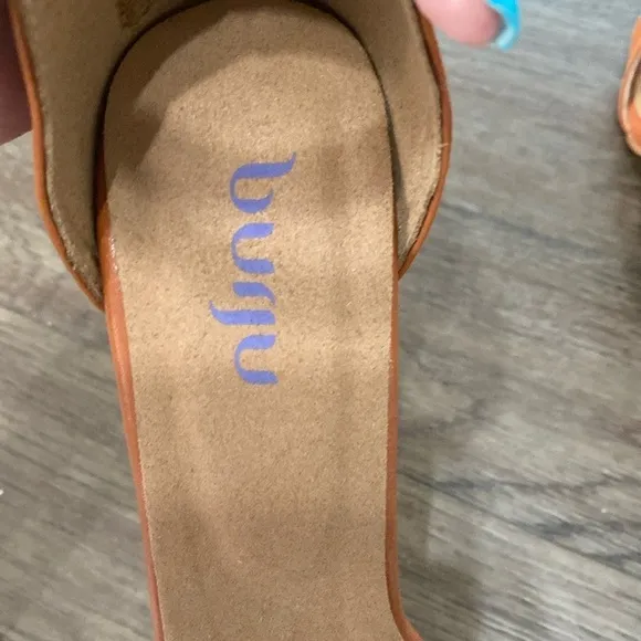 NWT BURJU Zoe True Nude shade 3 Classic Strappy Heeled Sandals | size 6