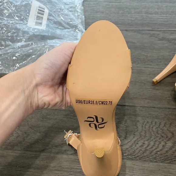 NWT BURJU Zoe True Nude shade 3 Classic Strappy Heeled Sandals | size 6