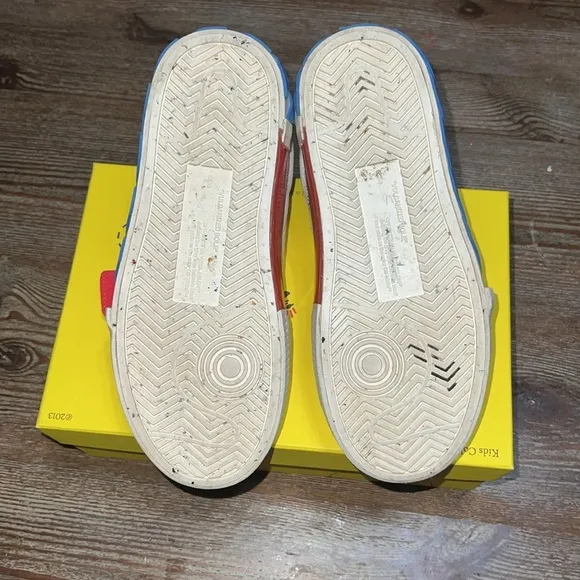 Off white sneakers size 4y