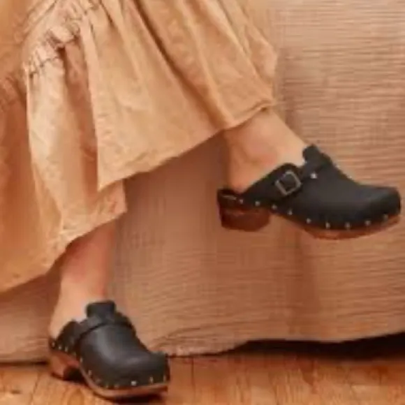 Sanita Women's Brown Leather mules size 41 US10