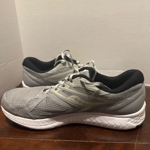 Saucony Cohesion 13 Men’s Gray Mesh Versafoam Running Sneakers 15