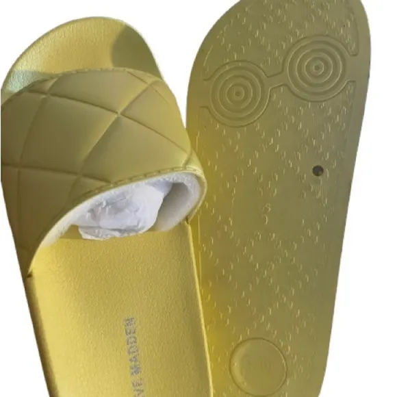 Steve Madden's flashy, rubber, quilt printed slide you will love! 9.​