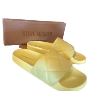 Steve Madden's flashy, rubber, quilt printed slide you will love! 9.​