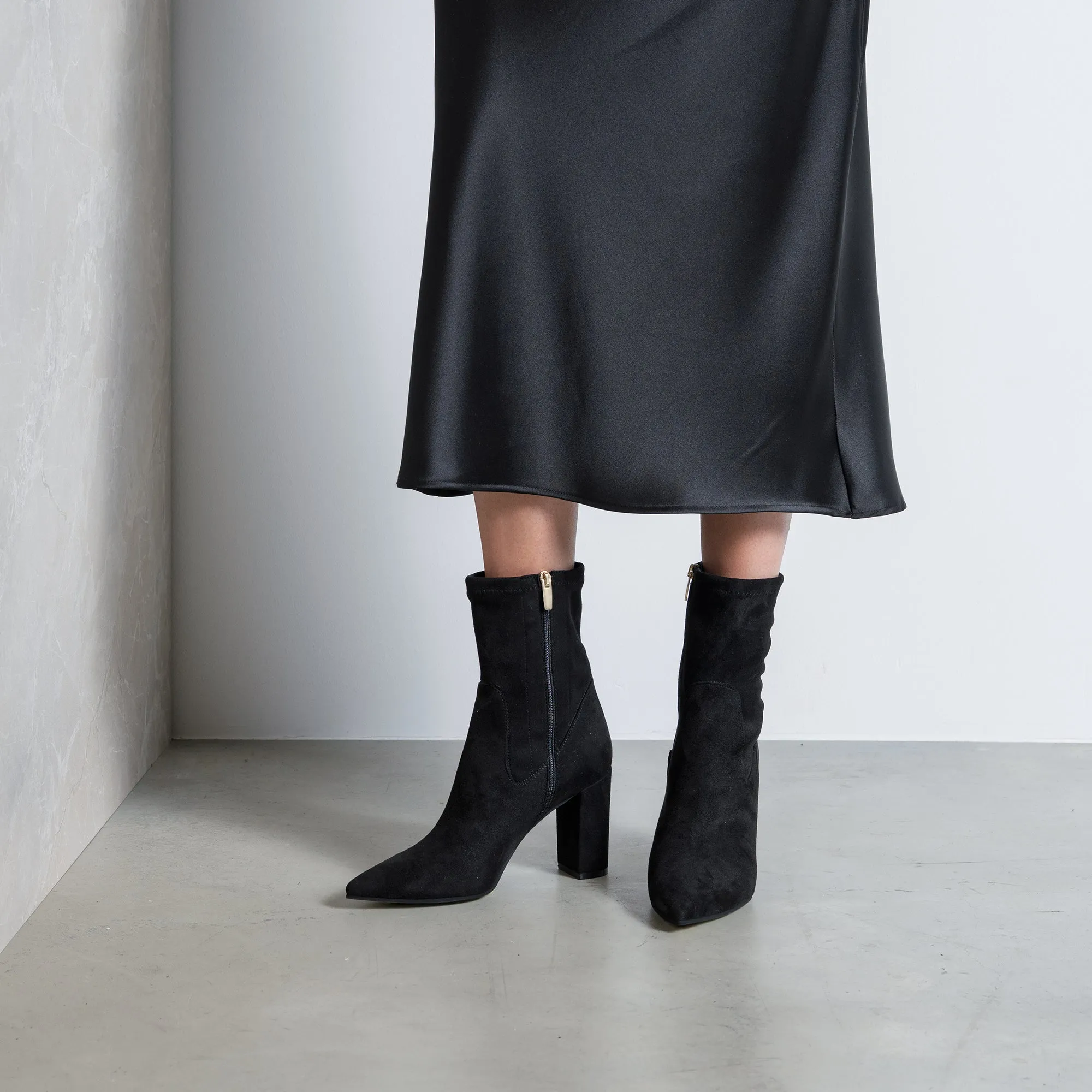 Vendôme Fem black nylon stretch suede heels