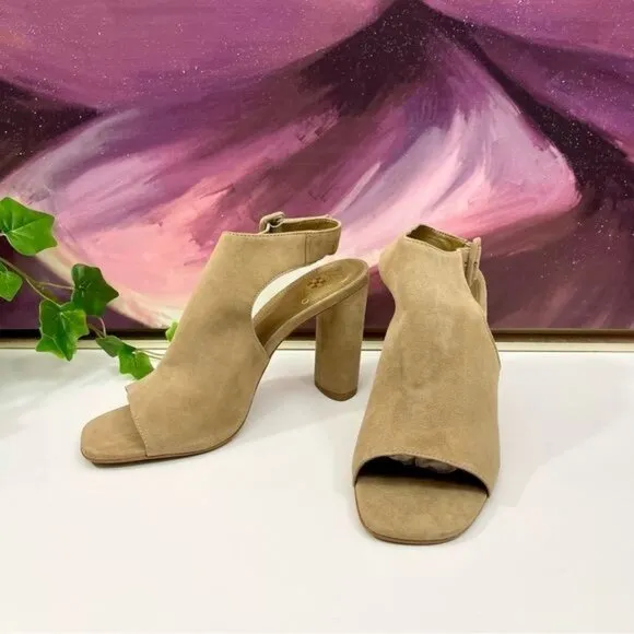 Vince Camuto Crebellan Block Heel Suede Sandal in Tan Size 8.5